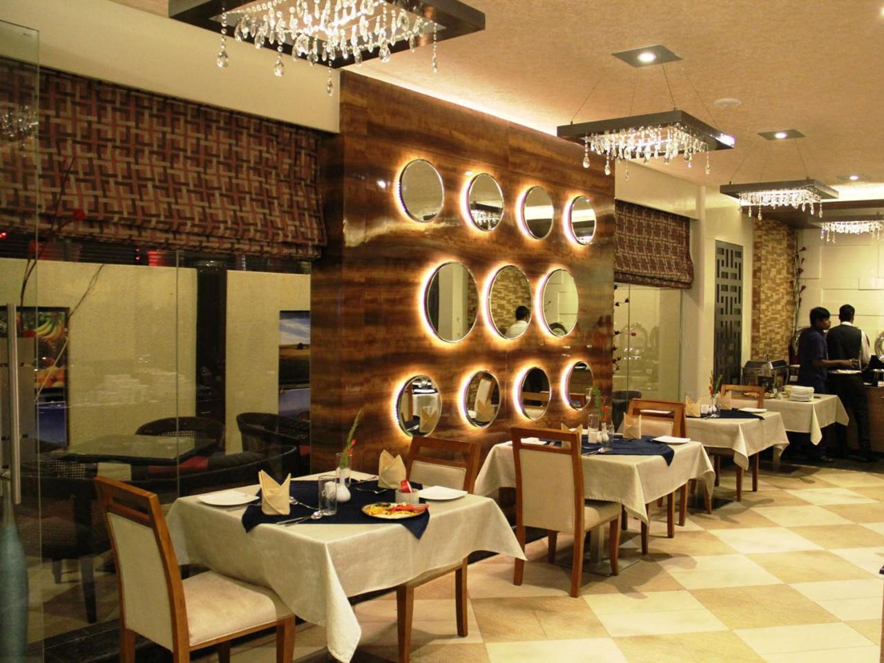Hotel Excellency Bhubaneswar Exterior foto